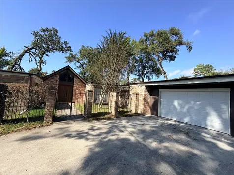 1607 Chestnut Ridge Road Houston TX 77339