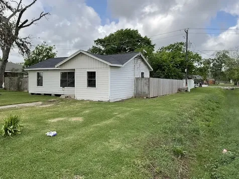 135 Huisache Street Lake Jackson TX 77566