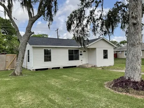 135 Huisache Street Lake Jackson TX 77566