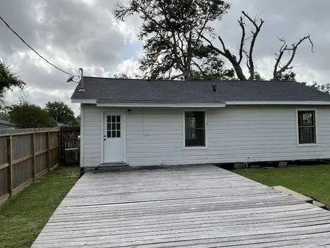 135 Huisache Street Lake Jackson TX 77566