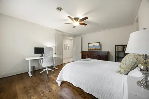 310 W Bell Street Houston TX 77019