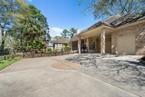22 Royal Dalton Circle Conroe TX 77304