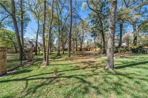22 Royal Dalton Circle Conroe TX 77304