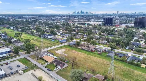 1115 Gardendale Drive Houston TX 77018