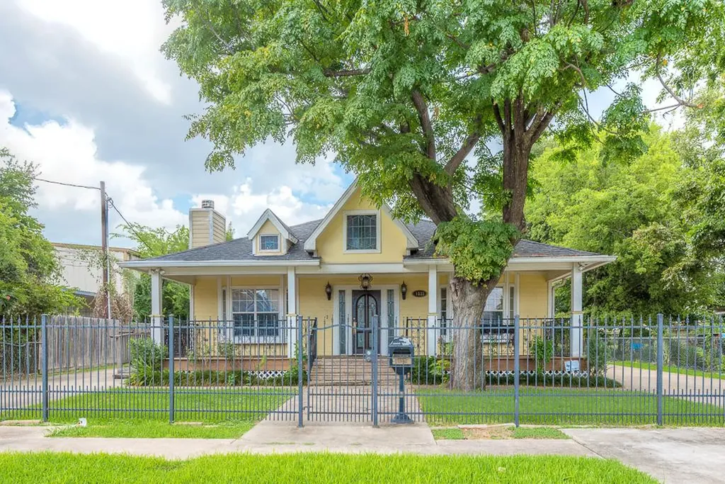 1535 W 25th Street Houston TX 77008