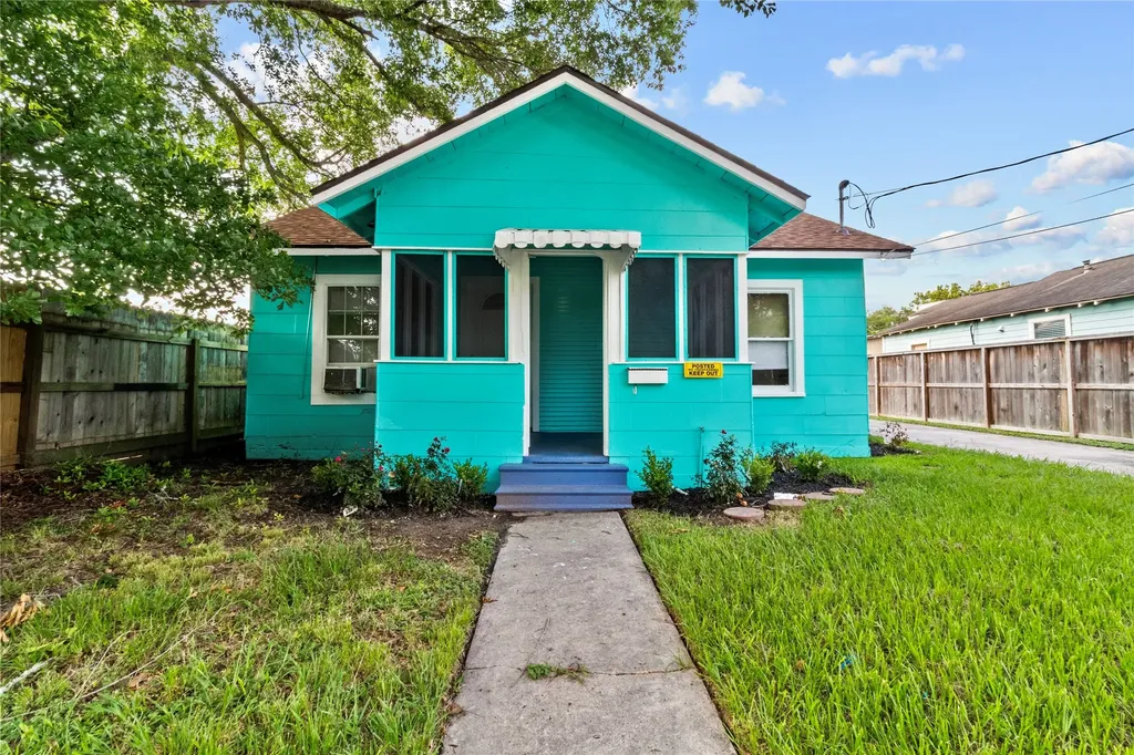 706 E Hunnicutt Street Baytown TX 77520