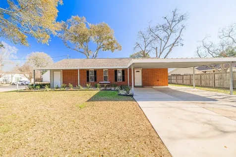 530 6th Street Sealy TX 77474
