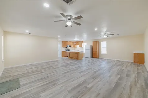 530 6th Street Sealy TX 77474