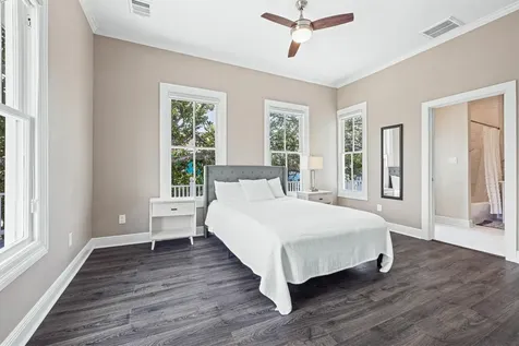 2415 Avenue O 1/2 Galveston TX 77550