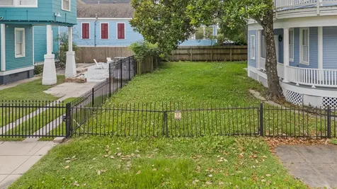 2415 Avenue O 1/2 Galveston TX 77550