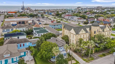 2415 Avenue O 1/2 Galveston TX 77550