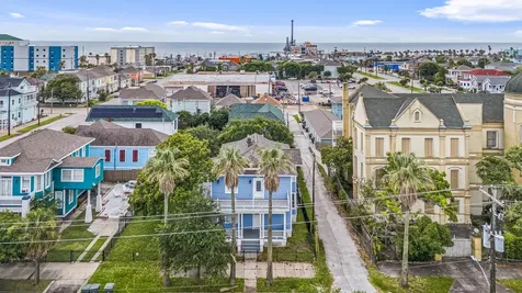 2415 Avenue O 1/2 Galveston TX 77550