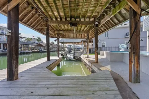 214 Sampan Drive Tiki Island TX 77554