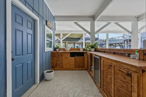 214 Sampan Drive Tiki Island TX 77554