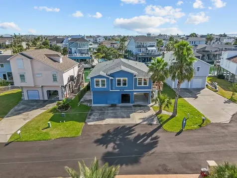 214 Sampan Drive Tiki Island TX 77554