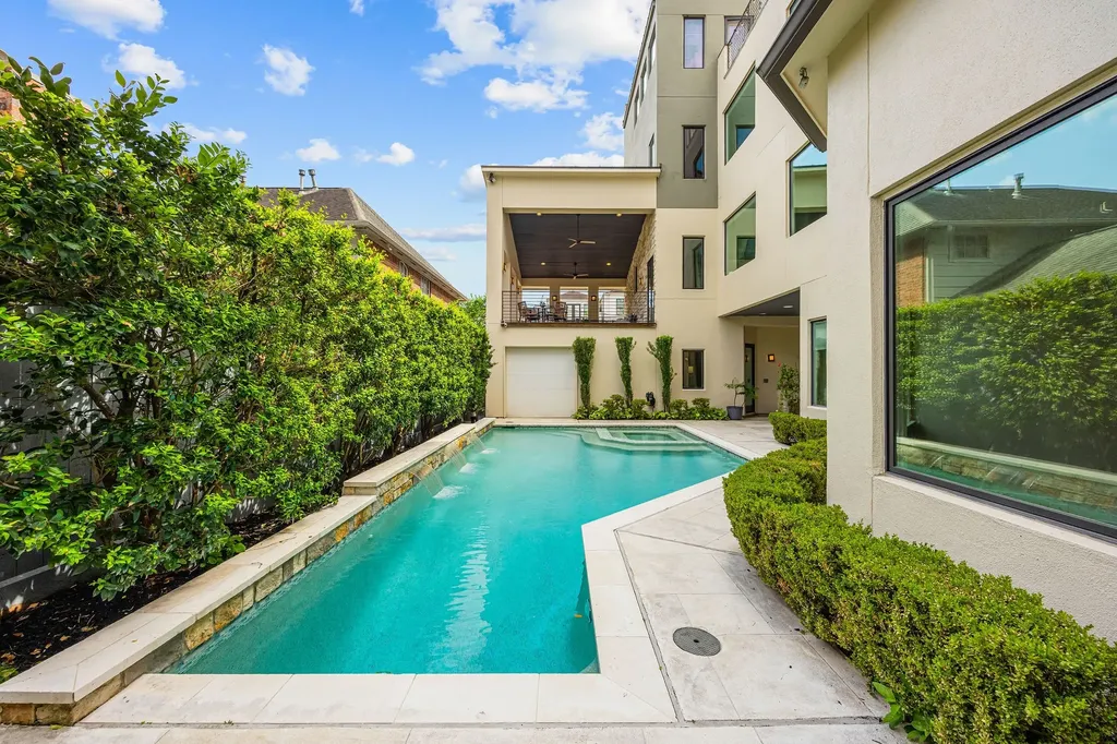 1942 W Clay Street Houston TX 77019