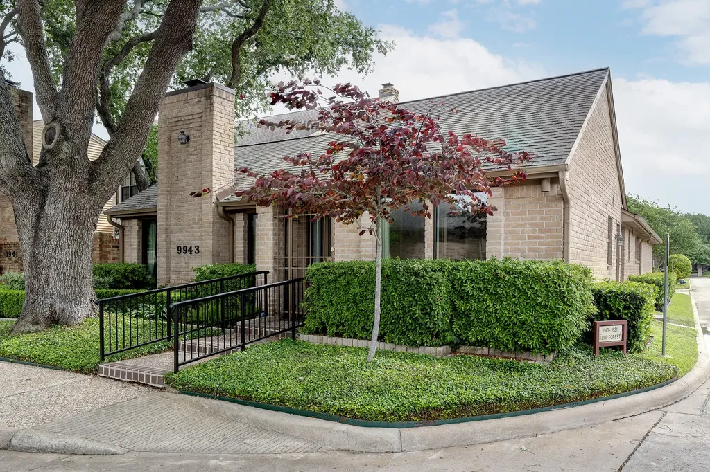 9943 Kemp Forest Drive Houston TX 77080