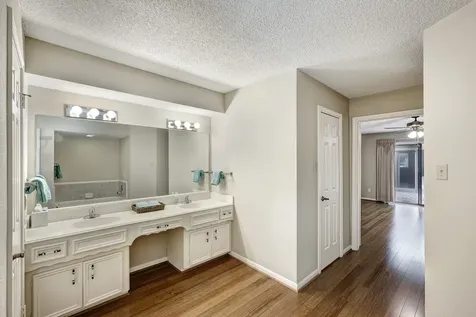 9943 Kemp Forest Drive Houston TX 77080