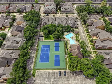9943 Kemp Forest Drive Houston TX 77080