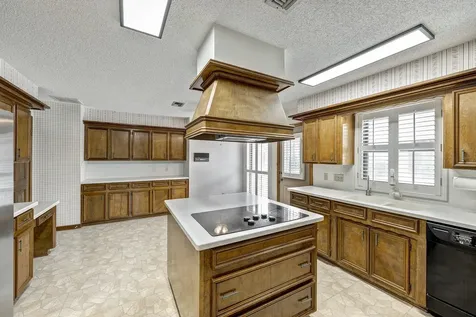 9943 Kemp Forest Drive Houston TX 77080