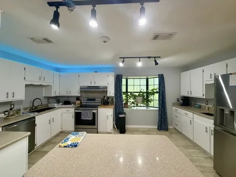 1014 W Wildwood Drive Village Mills TX 77663