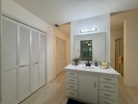 1014 W Wildwood Drive Village Mills TX 77663