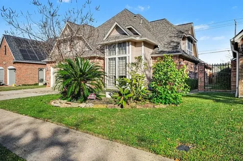 1321 Garden Court Deer Park TX 77536