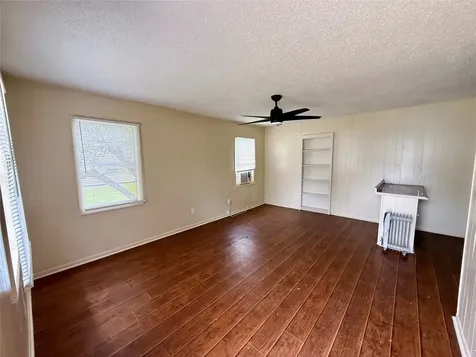 519 Mcguire Lane Huntsville TX 77340
