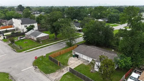 5103 Willow Glen Drive Houston TX 77033