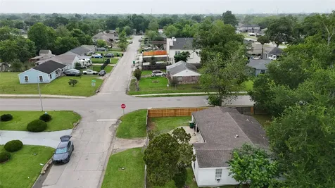 5103 Willow Glen Drive Houston TX 77033
