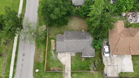 5103 Willow Glen Drive Houston TX 77033