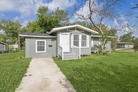 613 Winding Way Street Lake Jackson TX 77566
