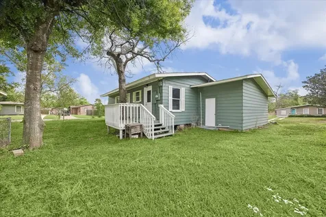 613 Winding Way Street Lake Jackson TX 77566