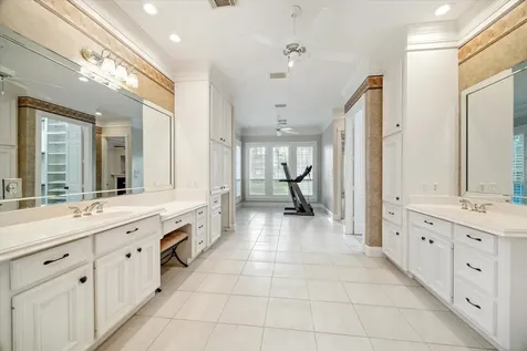 15 Enchanted Woods Drive Kingwood TX 77339