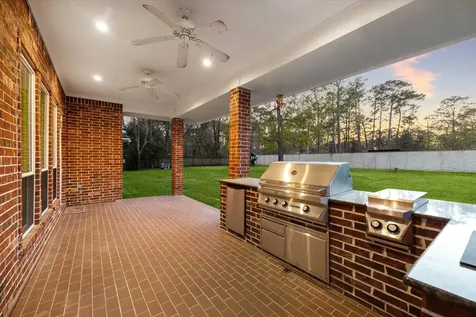15 Enchanted Woods Drive Kingwood TX 77339