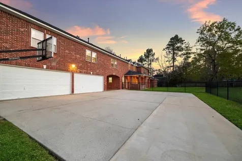 15 Enchanted Woods Drive Kingwood TX 77339
