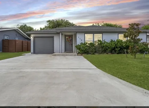 118 Tuna Street Galveston TX 77550
