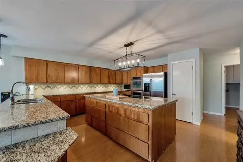 1327 Tiki Drive Tiki Island TX 77554