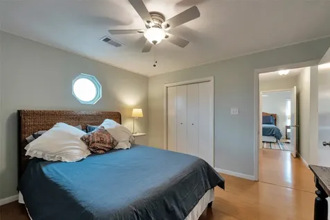 1327 Tiki Drive Tiki Island TX 77554