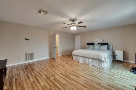 1327 Tiki Drive Tiki Island TX 77554