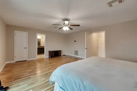 1327 Tiki Drive Tiki Island TX 77554