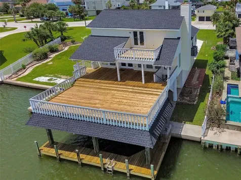 1327 Tiki Drive Tiki Island TX 77554