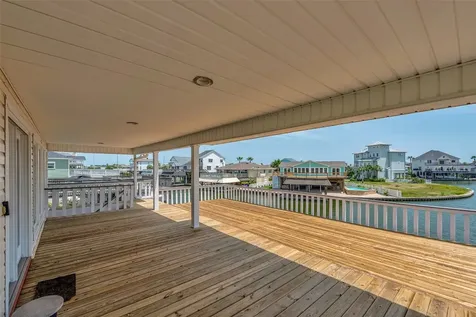 1327 Tiki Drive Tiki Island TX 77554