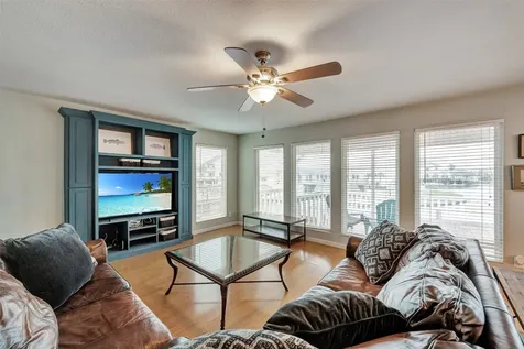 1327 Tiki Drive Tiki Island TX 77554
