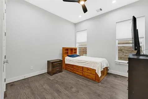 6118 Truro Street Houston TX 77007