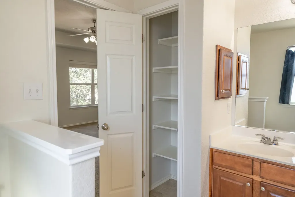 6913 Abbey Falls San Antonio TX 78249