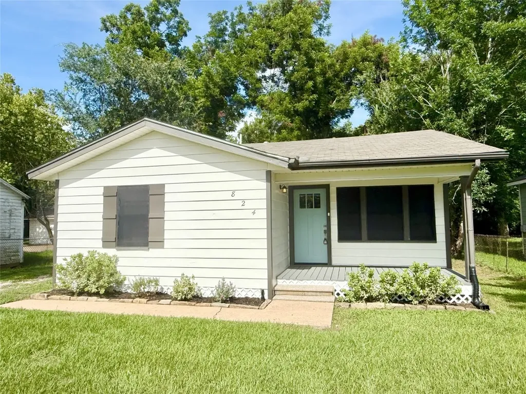 824 S Anderson Street Angleton TX 77515