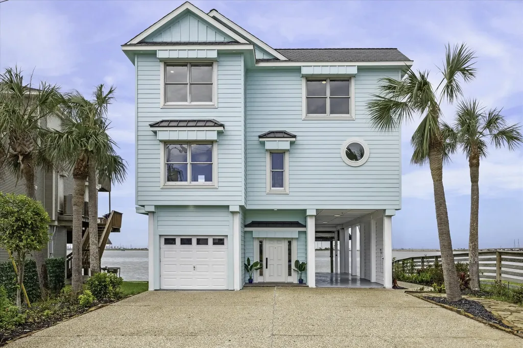 1322 Outrigger Tiki Island TX 77554