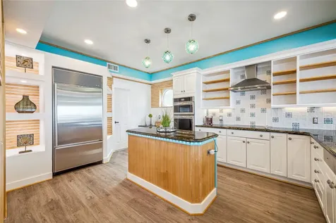 1322 Outrigger Tiki Island TX 77554