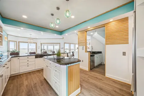 1322 Outrigger Tiki Island TX 77554